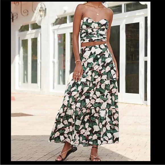 NWT Express A-Line Maxi Skirt with Floral Design size small - Picture 7 of 12